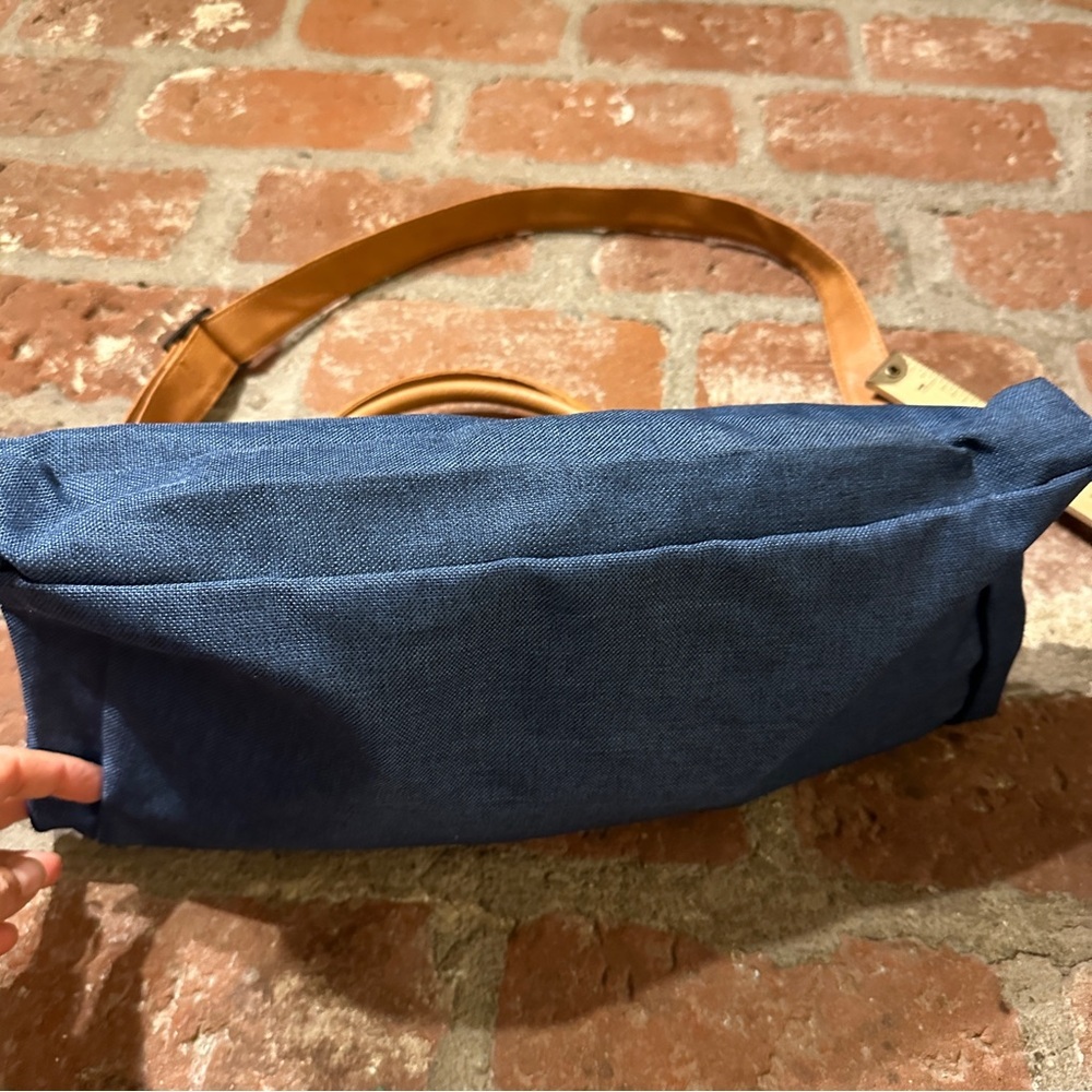 Classic Courier Blue Organizer Tote/Pockets/Ajustable Shoulder Strap/Zip Up/Snap - Picture 6 of 14